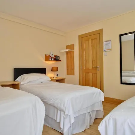 Amber Lodge Budget Accommodation 3*