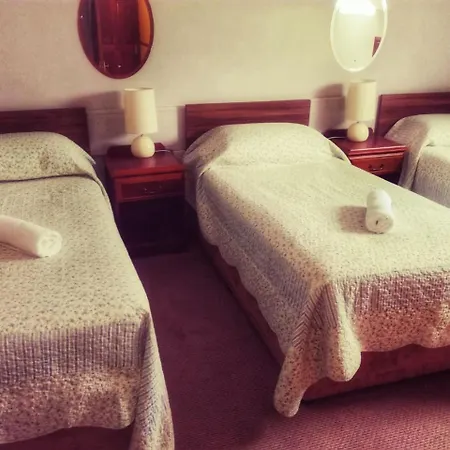 Amber Lodge Budget Accommodation 3* Galway